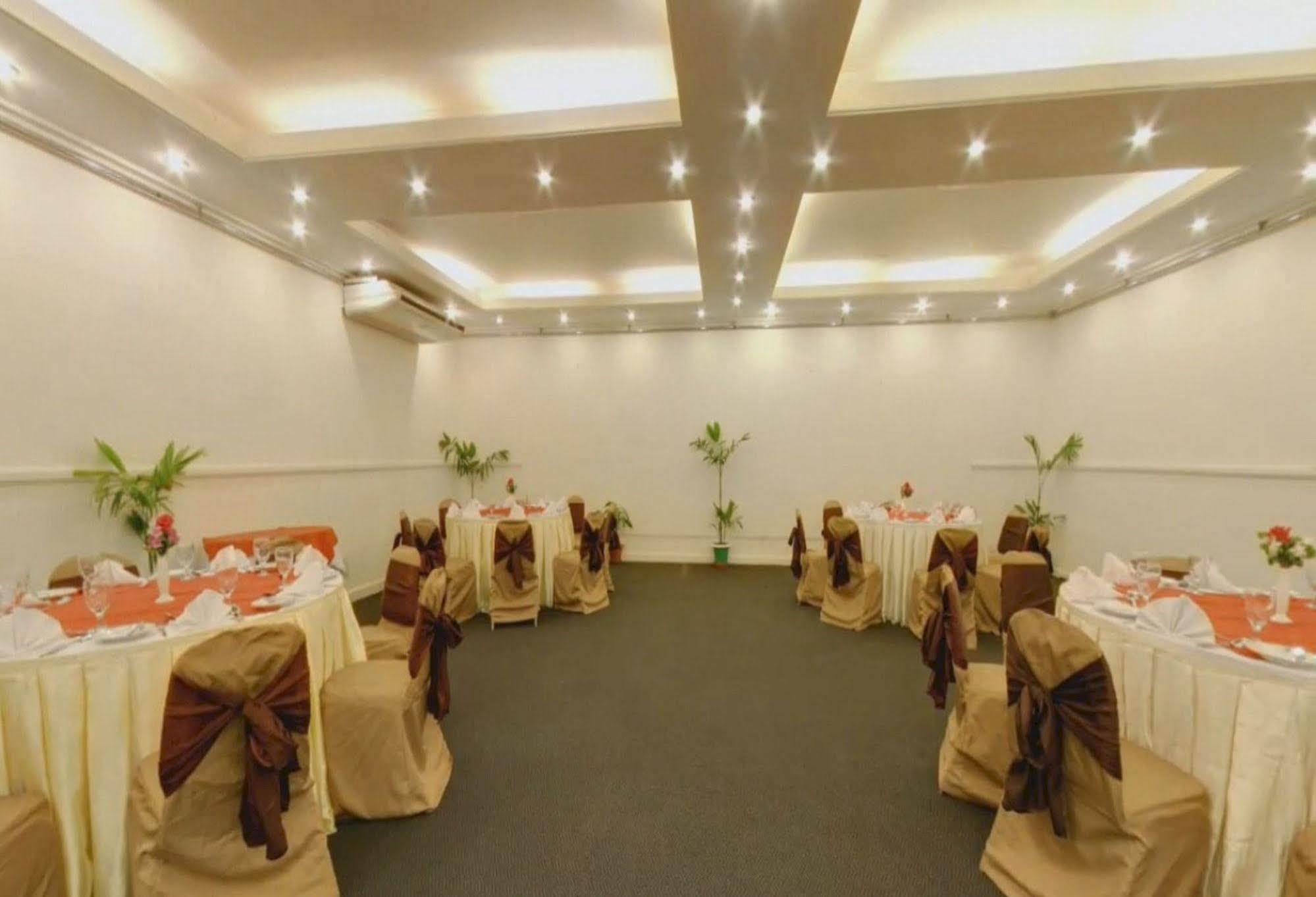Hotel Agrabad Limited Chittagong Exteriör bild